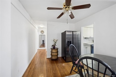 Welcome to this bright and spacious 2 bedroom unit in the - photo 5