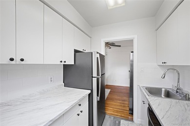 Welcome to this bright and spacious 2 bedroom unit in the - photo 9