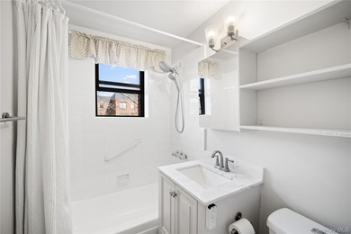 Welcome to this bright and spacious 2 bedroom unit in the - photo 10