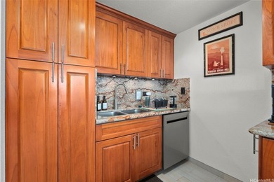 Enjoy front-row ocean views from this rarely available 2-bedroom - photo 4
