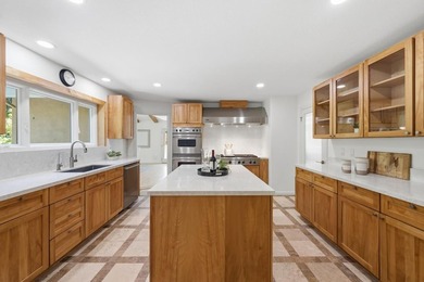 Exceptional Emerald Hills home offering light-filled interiors - photo 16