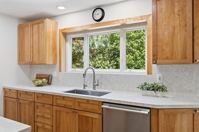 Exceptional Emerald Hills home offering light-filled interiors - photo 18