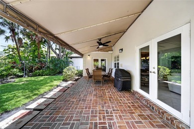 Perfectly situated on a quiet, tree-lined street in one of Coral - photo 33