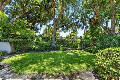Perfectly situated on a quiet, tree-lined street in one of Coral - photo 34