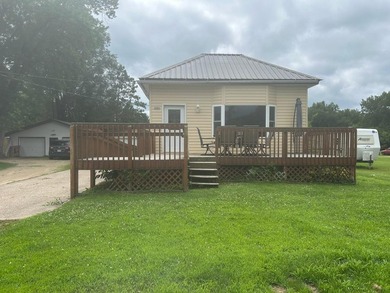 Cute opportunity for small-town living in Readstown! - photo 1