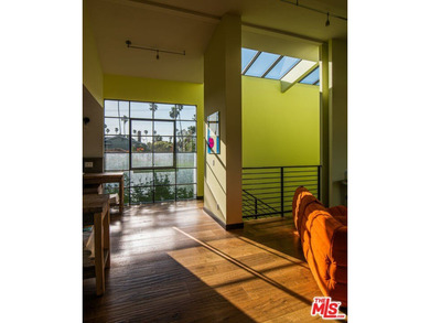 Own a Venice icon. Set on a rare, oversized corner parcel - photo 11