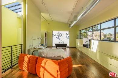 Own a Venice icon. Set on a rare, oversized corner parcel - photo 12