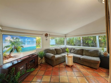 Tucked away on a quiet, tree-lined street in the coveted Glenvar - photo 12