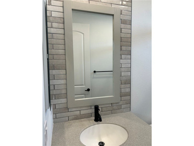Lovely home is move in ready. This brand-new manufactured home - photo 12
