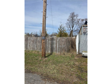 Here we have a 9600 sq ft lot in Oakland Beach Warwick. This lot - photo 4