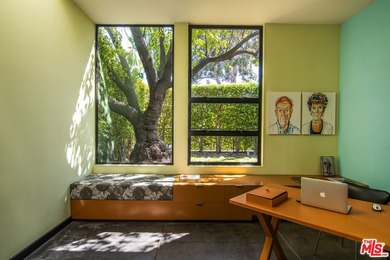 Own a Venice icon. Set on a rare, oversized corner parcel - photo 15