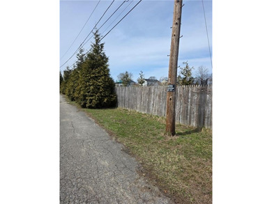 Here we have a 9600 sq ft lot in Oakland Beach Warwick. This lot - photo 5
