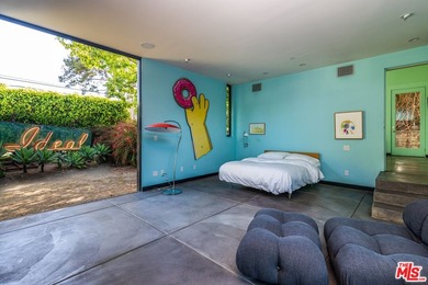 Own a Venice icon. Set on a rare, oversized corner parcel - photo 16