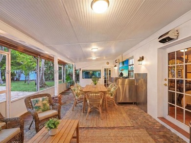 Tucked away on a quiet, tree-lined street in the coveted Glenvar - photo 20