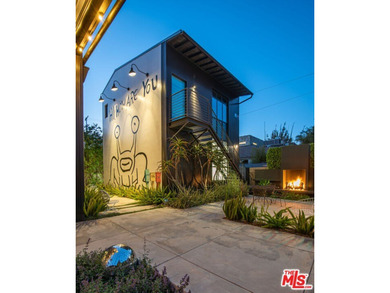 Own a Venice icon. Set on a rare, oversized corner parcel - photo 24