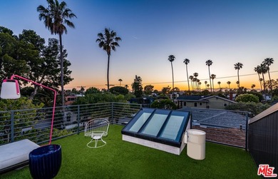 Own a Venice icon. Set on a rare, oversized corner parcel - photo 25