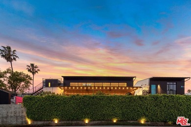 Own a Venice icon. Set on a rare, oversized corner parcel - photo 26