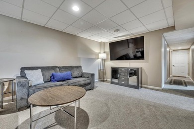 Incredible space and an ideal location meet in this 4-bedroom - photo 26