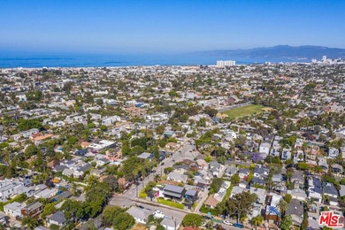 Own a Venice icon. Set on a rare, oversized corner parcel - photo 27