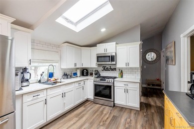 This Hi-Ranch Just Shy Of 2200 Interior Square Feet All Redone - photo 31