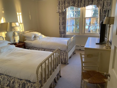 The Grace Cottage, Hermit's Point. This magnificent stuccoed - photo 32
