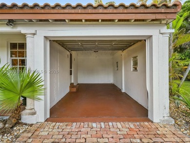 Tucked away on a quiet, tree-lined street in the coveted Glenvar - photo 35