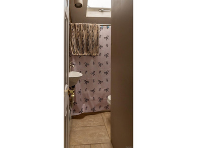 This Hi-Ranch Just Shy Of 2200 Interior Square Feet All Redone - photo 37