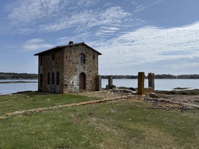 The Grace Cottage, Hermit's Point. This magnificent stuccoed - photo 58