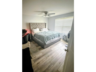 Beautifully maintained 3-bedroom, 2.5-bath townhome in the - photo 4