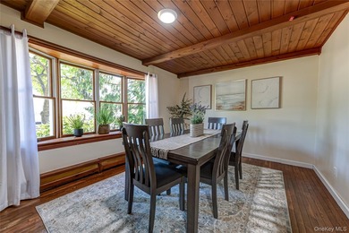 Welcome to this spacious and bright 5-bedroom Colonial set on - photo 6