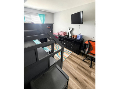 Beautifully maintained 3-bedroom, 2.5-bath townhome in the - photo 6