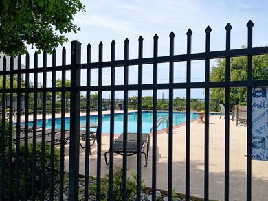 Beautifully maintained 3-bedroom, 2.5-bath townhome in the - photo 10