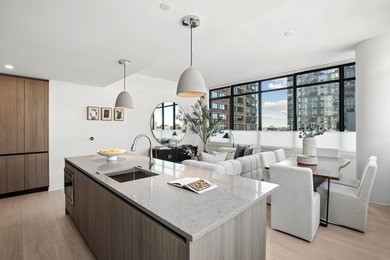 Residence 908 at 151 Bay Street at Provost Square offers a - photo 4