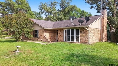Great corner-lot home in the Hideaway Lake community! This - photo 2