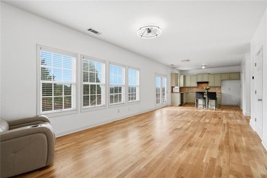 Welcome to this beautifully maintained 4-bedroom, 2.5-bath - photo 4