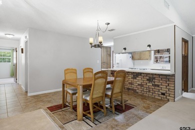 Great corner-lot home in the Hideaway Lake community! This - photo 4