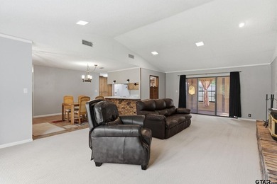 Great corner-lot home in the Hideaway Lake community! This - photo 8