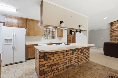 Great corner-lot home in the Hideaway Lake community! This - photo 10