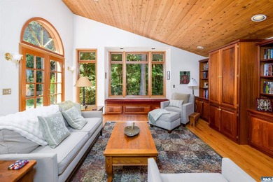 Tucked away on a private road in the desirable Deer Park area - photo 21