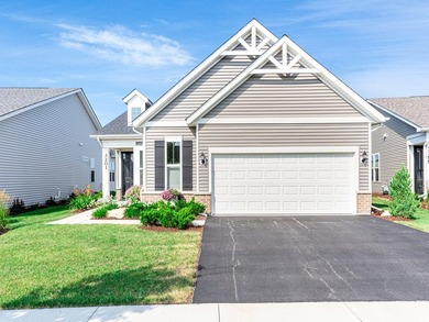 RESALE Meadow priced below new construction, with extensive - photo 2
