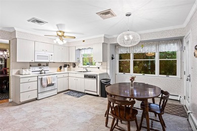 Welcome to this spacious and well-maintained 4-bedroom, 2.5-bath - photo 6