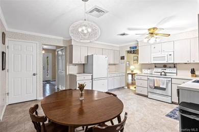 Welcome to this spacious and well-maintained 4-bedroom, 2.5-bath - photo 7
