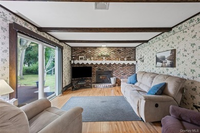 Welcome to this spacious and well-maintained 4-bedroom, 2.5-bath - photo 8