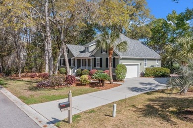 Beautiful residence set on a wooded homesite with mature oak and - photo 3