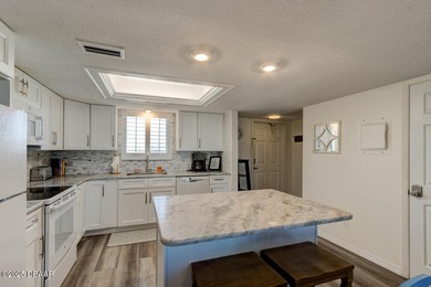 Weekly rentals allowed!! Rare opportunity to own a delightful - photo 8