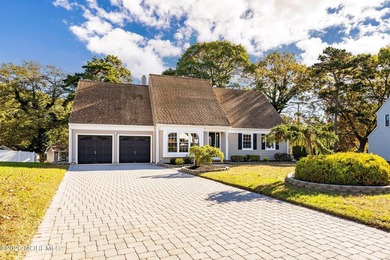 Absolutely stunning, fully renovated 4-bedroom, 2-bath home - photo 4