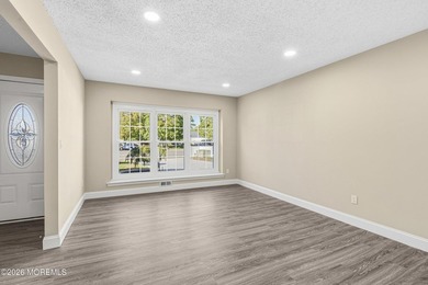Absolutely stunning, fully renovated 4-bedroom, 2-bath home - photo 8