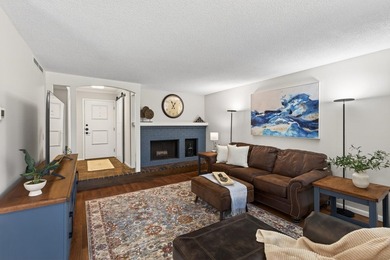 Resort style living in Edina West! This 2 bedroom & 2 bathroom - photo 5