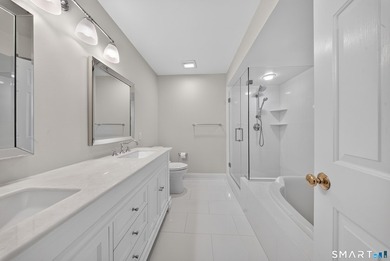 Move right into this beautifully updated end-unit townhouse in - photo 12