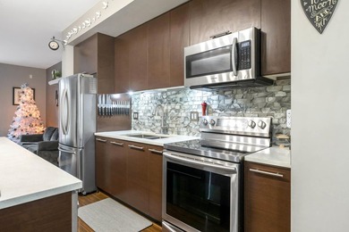 THE KEW by Mosiac! WELL MAINTAINED townhome in desirable complex - photo 12
